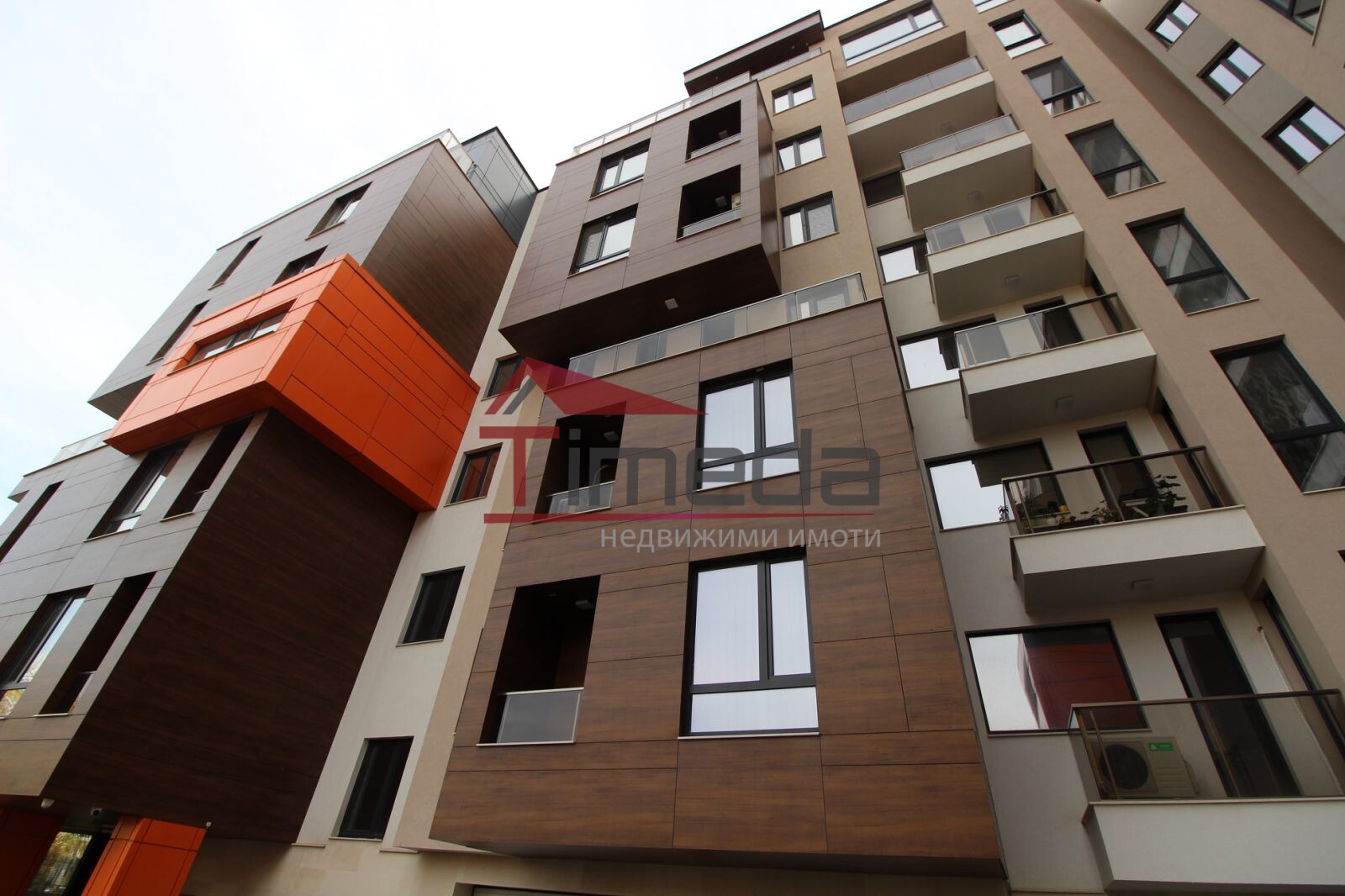 Продава 3 - стаен апартамент