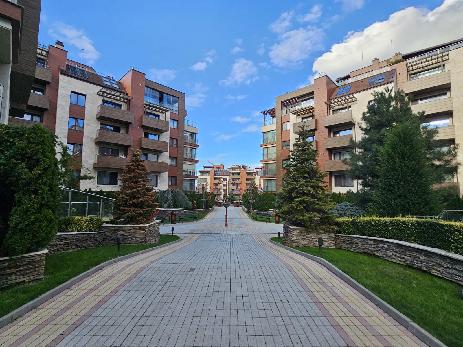 Дава под наем мезонет - Флора парк
