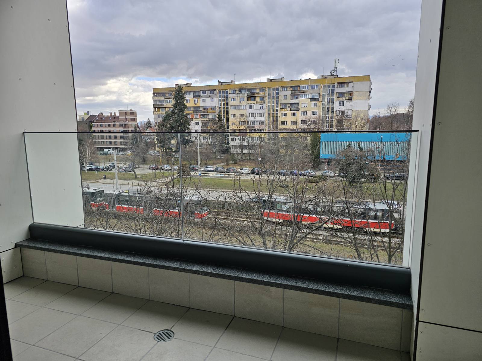 Дава под наем 3-стаен - ж.к. Сухата река