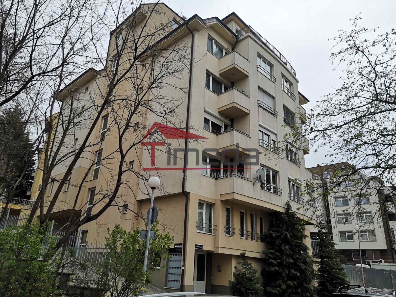 Продава 3-стаен апартамент