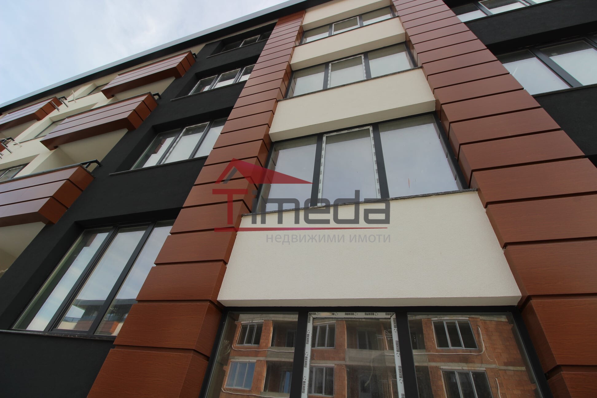 Продава 3-стаен апартамент
