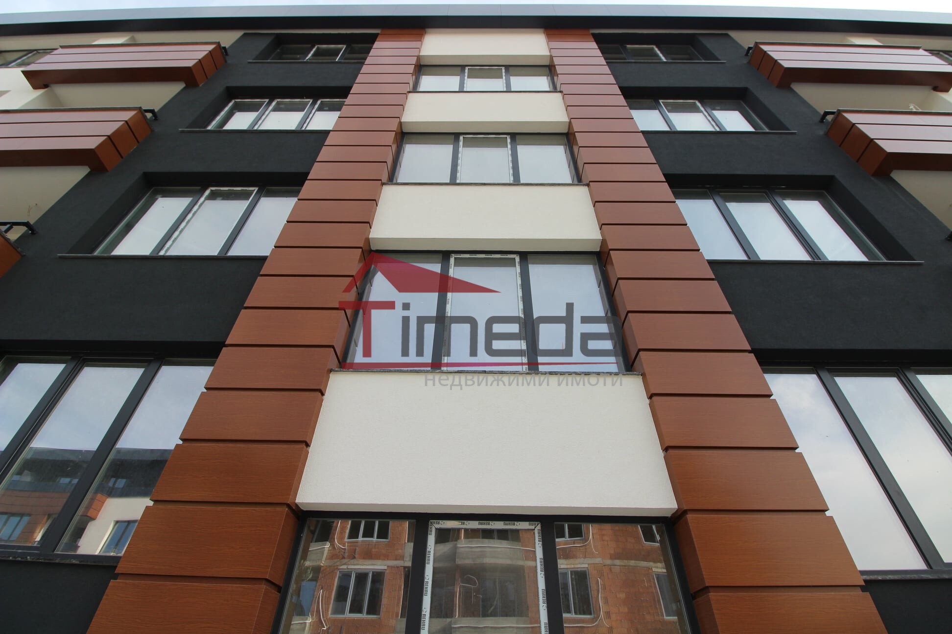 Продава 3-стаен апартамент