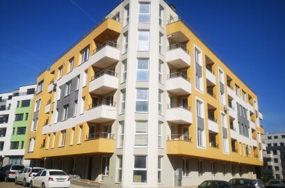 Продава 3-стаен апартамент