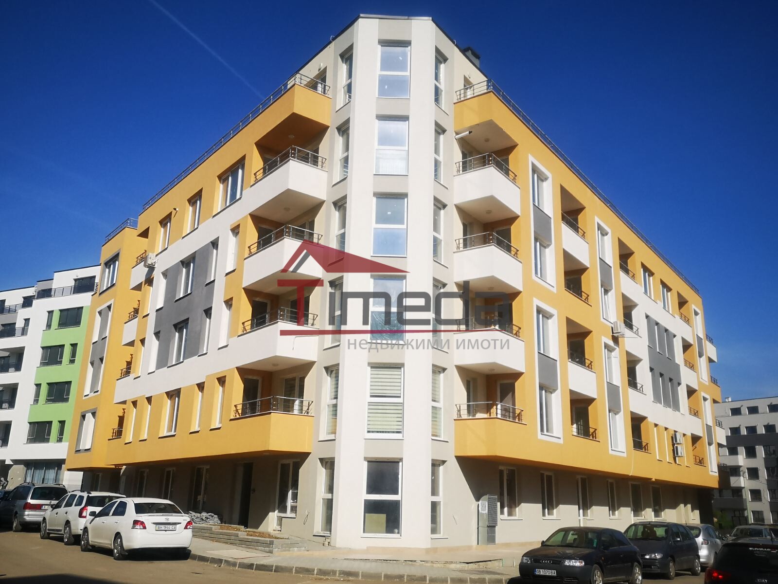 Продава 3-стаен апартамент