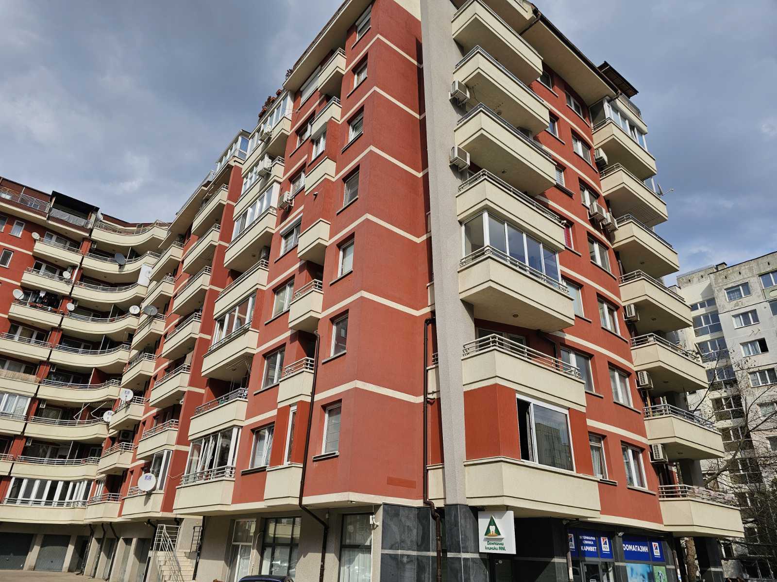 Продава 3-стаен апартамент-ж.к. Младост 4