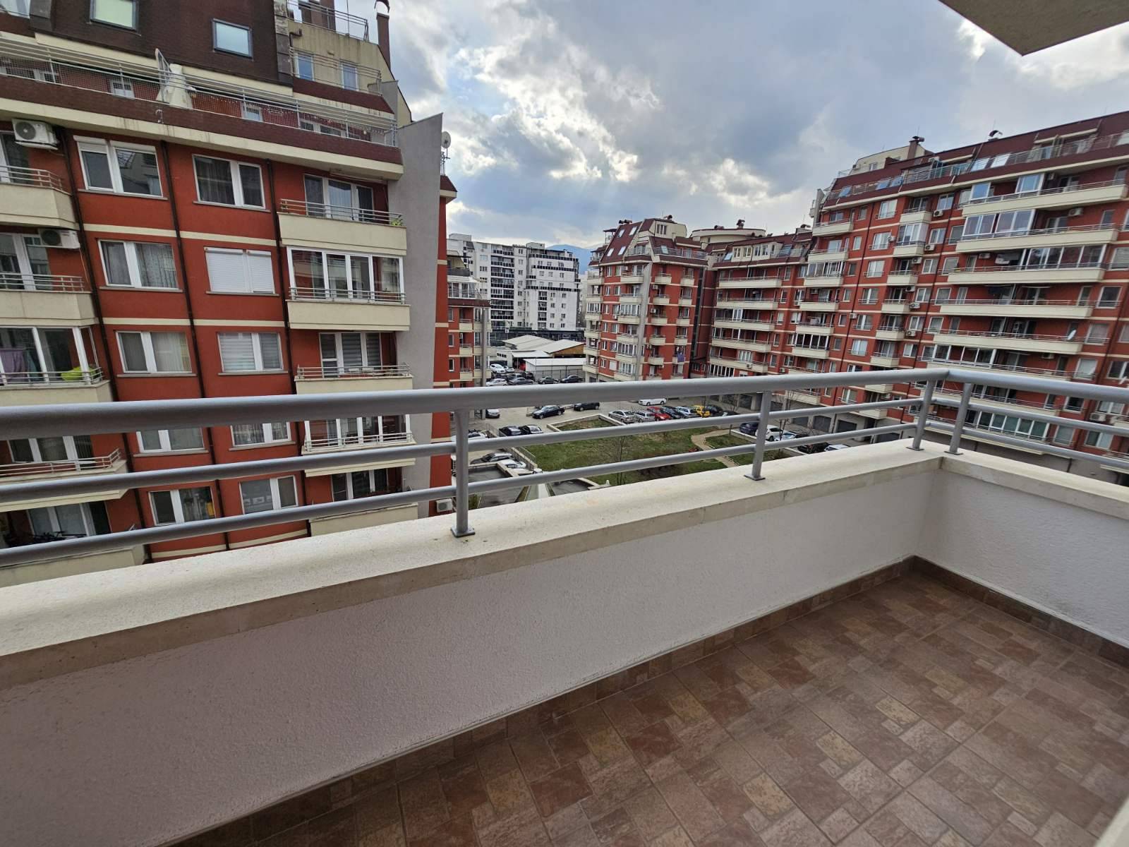 Продава 3-стаен апартамент-ж.к. Младост 4